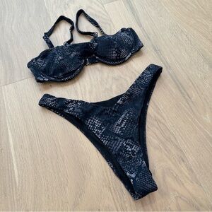 Women’s Sexy Snake Print Cheeky Underwire Bra Cup Bikini High Cut Leg Black XS